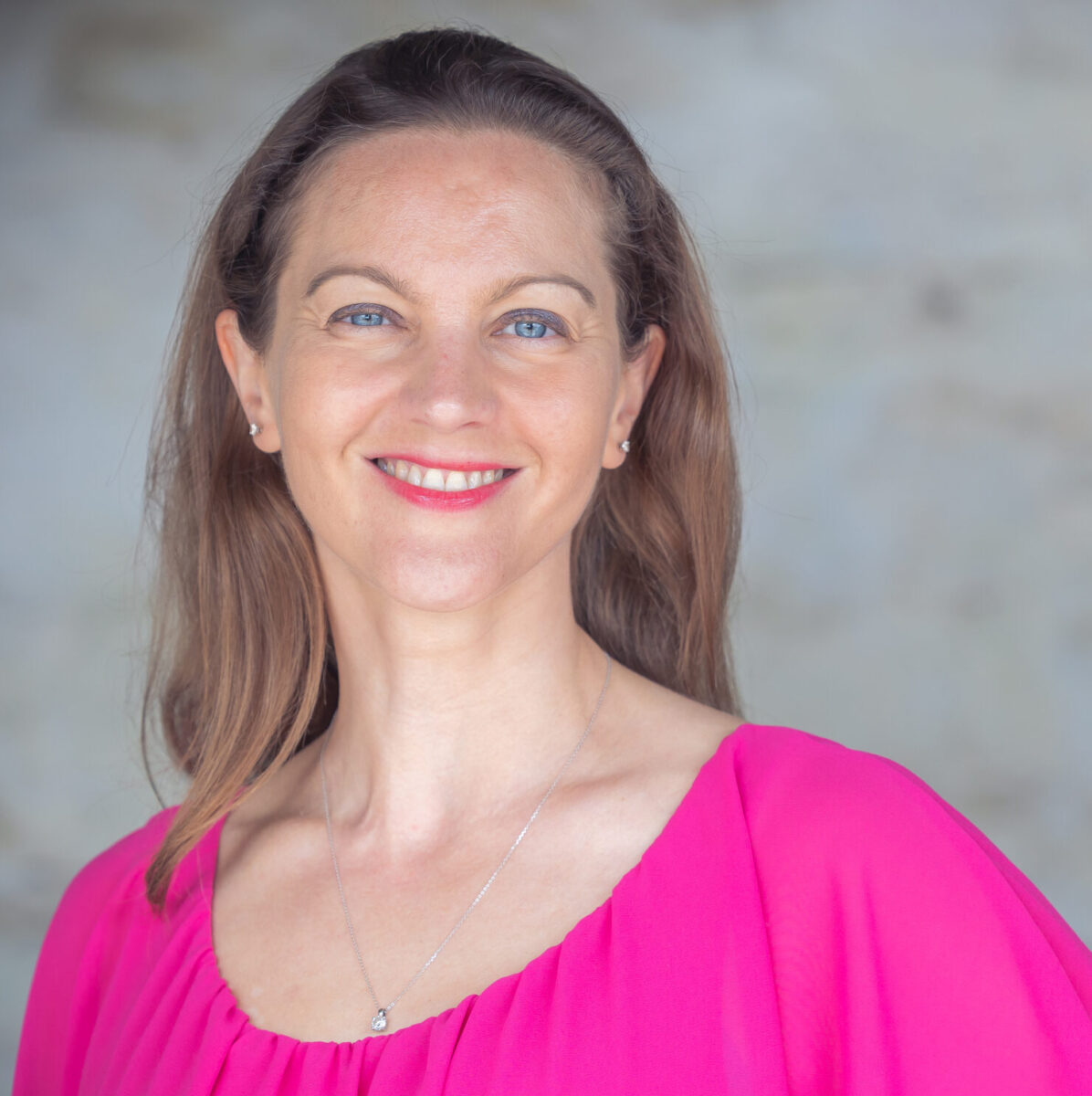 CA – Portraits – pink top 014